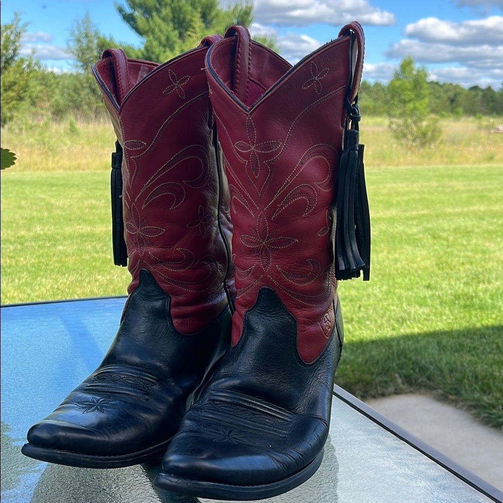 Ariat Red and Black Women's Western Boots cowgirl size 9.5 well broken in